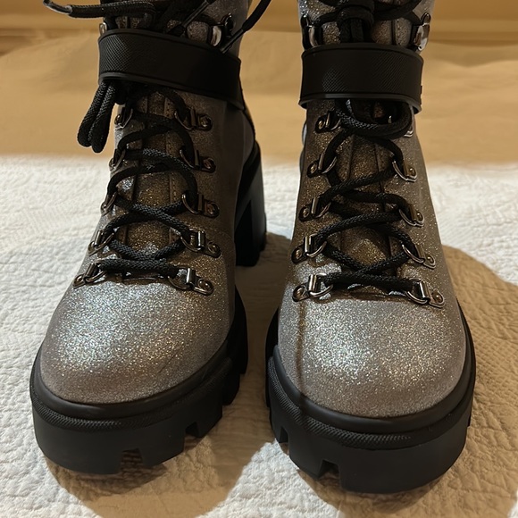 Moncler Carol hiking boot. Brand new in original box 9.5 - Picture 9 of 16